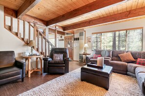 Smart TV, chimenea y reproductor de DVD