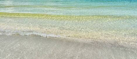 Beach nearby, sun loungers, beach towels