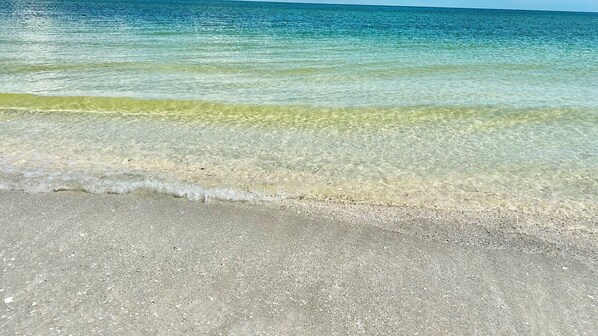 Beach nearby, sun loungers, beach towels