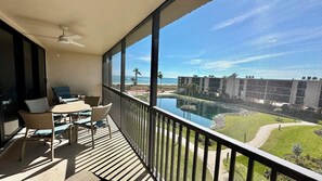 Outdoor dining - Gulf Views, Sunrises, Sunsets and a Luxury Interior Are Yours at Sundial Q401 (Sanibel)