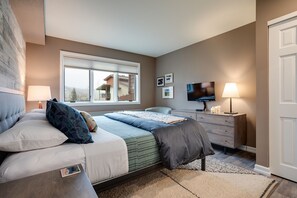 2 bedrooms, iron/ironing board, WiFi, bed sheets - RA511 | Recently Remodeled | Modern Interior | Winter Shuttle | Pool and Hot Tub (Steamboat Springs)
