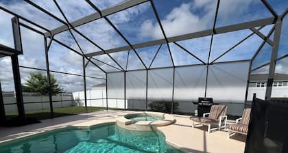 AMERICAN MANOR: Pool Home lähellä Disneyä, FREE POOL HEAT West Havenissa