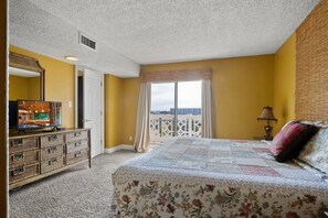 2 bedrooms, iron/ironing board, Internet, bed sheets