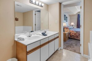 2 bedrooms, iron/ironing board, Internet, bed sheets