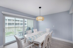 Dining - Beautiful Beach Views (Sanibel)