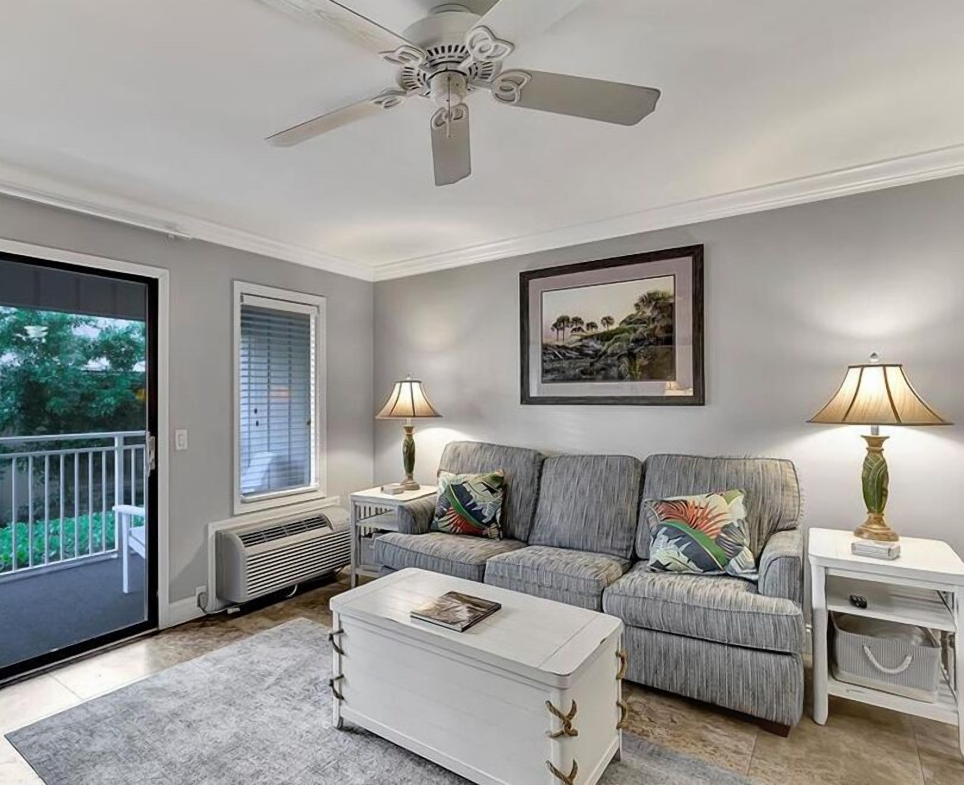 テレビ、DVD プレーヤー