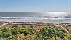 Beach nearby - Beautiful Beachside Villa! Oceanfront Pool (Hilton Head)