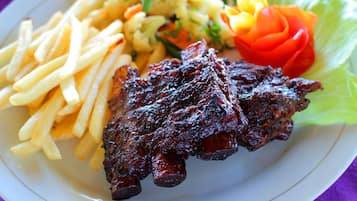 Comida y bebida