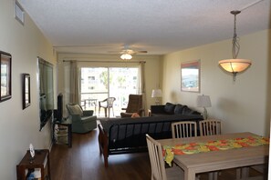 Smart TV, DVD player - El Matador 431 by Alicia Hollis Rentals FREE TICKETS! $300/Day (Fort Walton Beach)