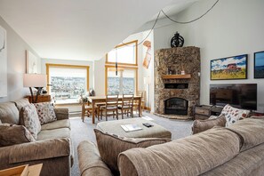 TV, fireplace