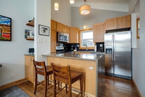 Fridge, oven, stovetop, coffee/tea maker - W3536 | Nice Updated Condo | Exceptional View | Winter Shuttlen | Close to Base (Steamboat Springs)