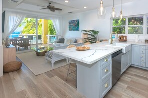 Interior - Beachfront, Poolside, Kayaks for snorkeling the reef! (West End)