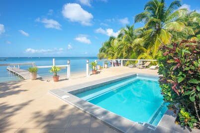 Beachfront, Poolside, Kayaks for snorkeling the reef!