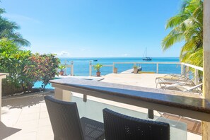 Terrace/patio - Beachfront, Poolside, Kayaks for snorkeling the reef! (West End)