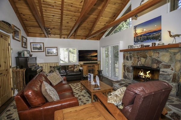 TV, fireplace, DVD player