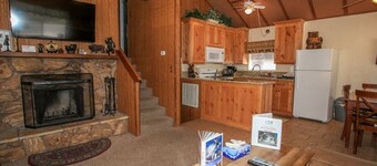 Bear Mountain Retreat - Close to Bear Mountain, Arcade Game, Fireplace