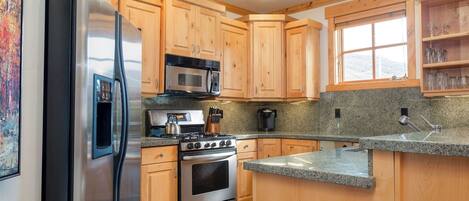 Fridge, microwave, stovetop, dishwasher