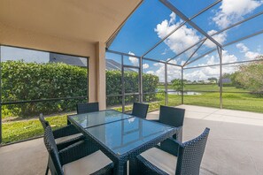 Dining - Luxury Pool Home, 2 Master Suites, Lakeview & Games Room. Disney 3 Miles (Kissimmee)