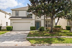 Exterior - Windsor Hills Resort 6 Bedroom Home with Water Views (Kissimmee)