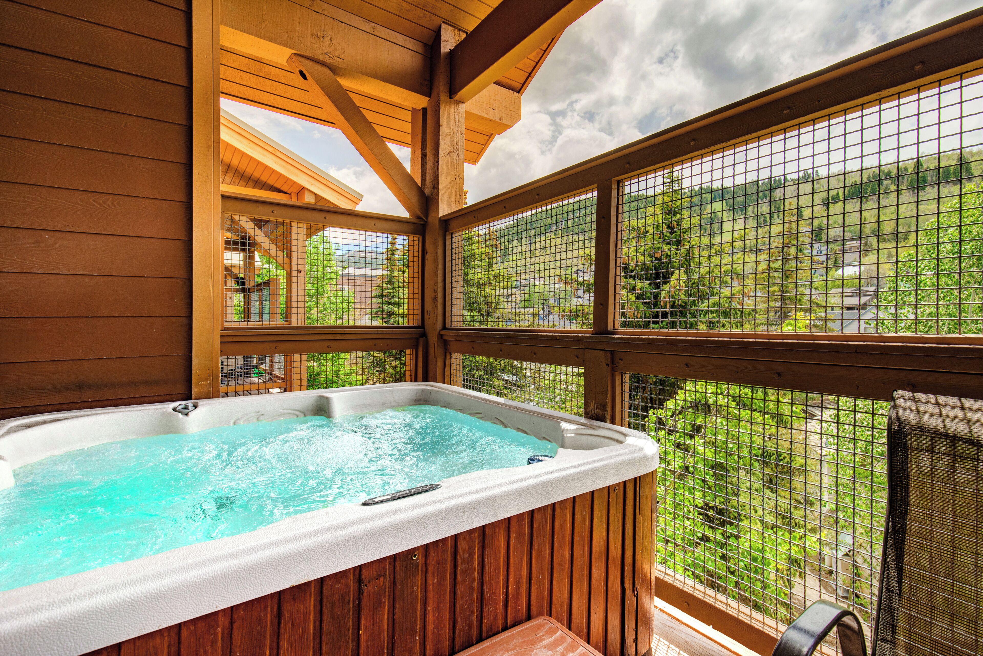 Outdoor spa tub