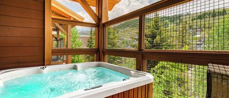 Outdoor spa tub