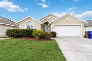 Exterior - 4 Bedroom Home and Private Pool, pets considered (Kissimmee)