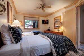 2 habitaciones, tabla de planchar con plancha, wifi y ropa de cama 