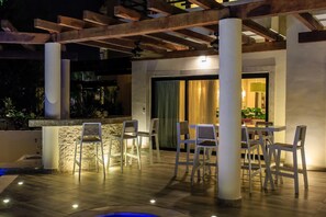 تناول الطعام بالخارج