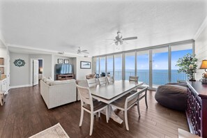 Relax in this spacious living area with a large dining table and ocean views.