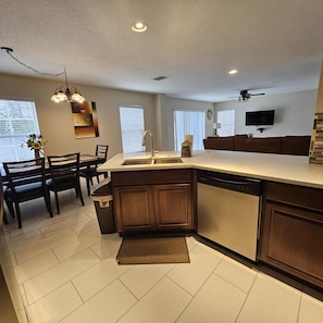 Interior - Deluxe 4 Bedroom Home, south facing pool, 4460 , pets considered (Kissimmee)
