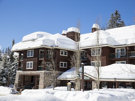 Exterior. Comfortable Ski-In/Ski-Out Hotel Style Room