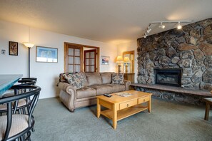 Télévision, cheminée