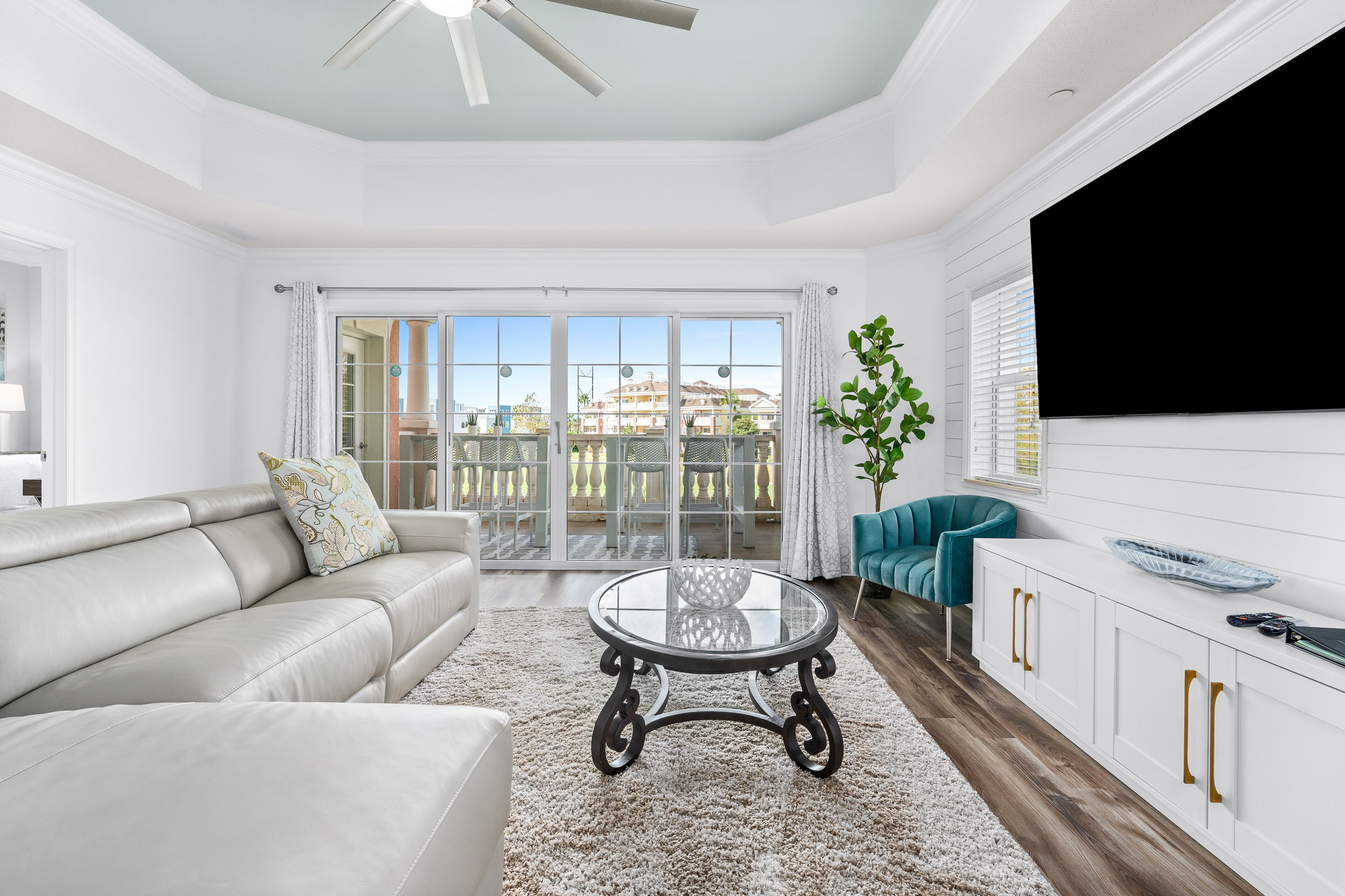 Fernseher, Videospielkonsole, DVD-Player