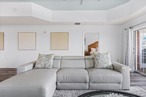 Fernseher, Videospielkonsole, DVD-Player