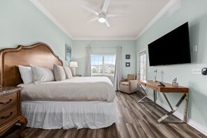 3 Schlafzimmer, Pillowtop-Betten, Bügeleisen/Bügelbrett, Reisekinderbett