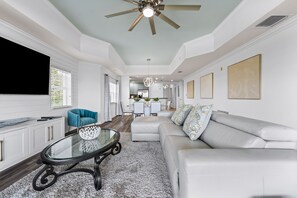 Fernseher, Videospielkonsole, DVD-Player