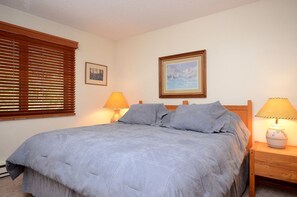 3 chambres, fer et planche à repasser, Wi-Fi, draps fournis