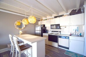 Fridge, microwave, oven, stovetop