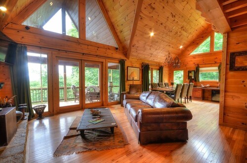 Cloud 8 - Free Estate Tours -Tranquil Family Cabin- Clingman's Dome + Lake Views