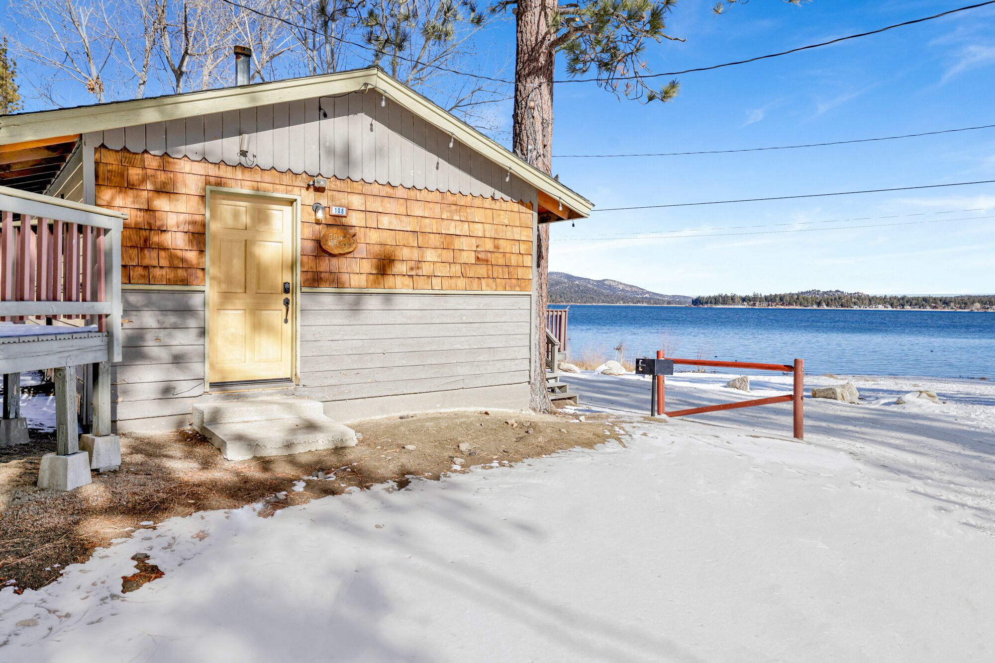 Enjoy a relaxing evening with a view of the lake and the other cabins around.