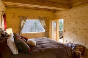 st_int_8 - Cozy 1BR custom log cabin with hot tub, mountain views, outdoor fireplace; free train and rafting (Bryson City)