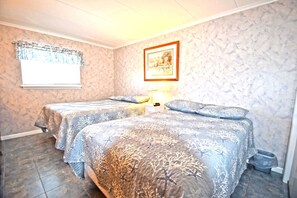 2 bedrooms, iron/ironing board, internet