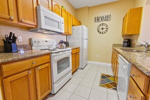 Fridge, microwave, oven, stovetop - Windsor Hills Resort 3 Bedroom 4th Floor Condo with Resort Access (Kissimmee)