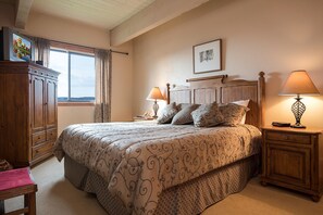 2 bedrooms, iron/ironing board, WiFi, bed sheets - CA313 | Panoramic Views | Mountainside Location | Ski In/Out | Winter Shuttle (Steamboat Springs)