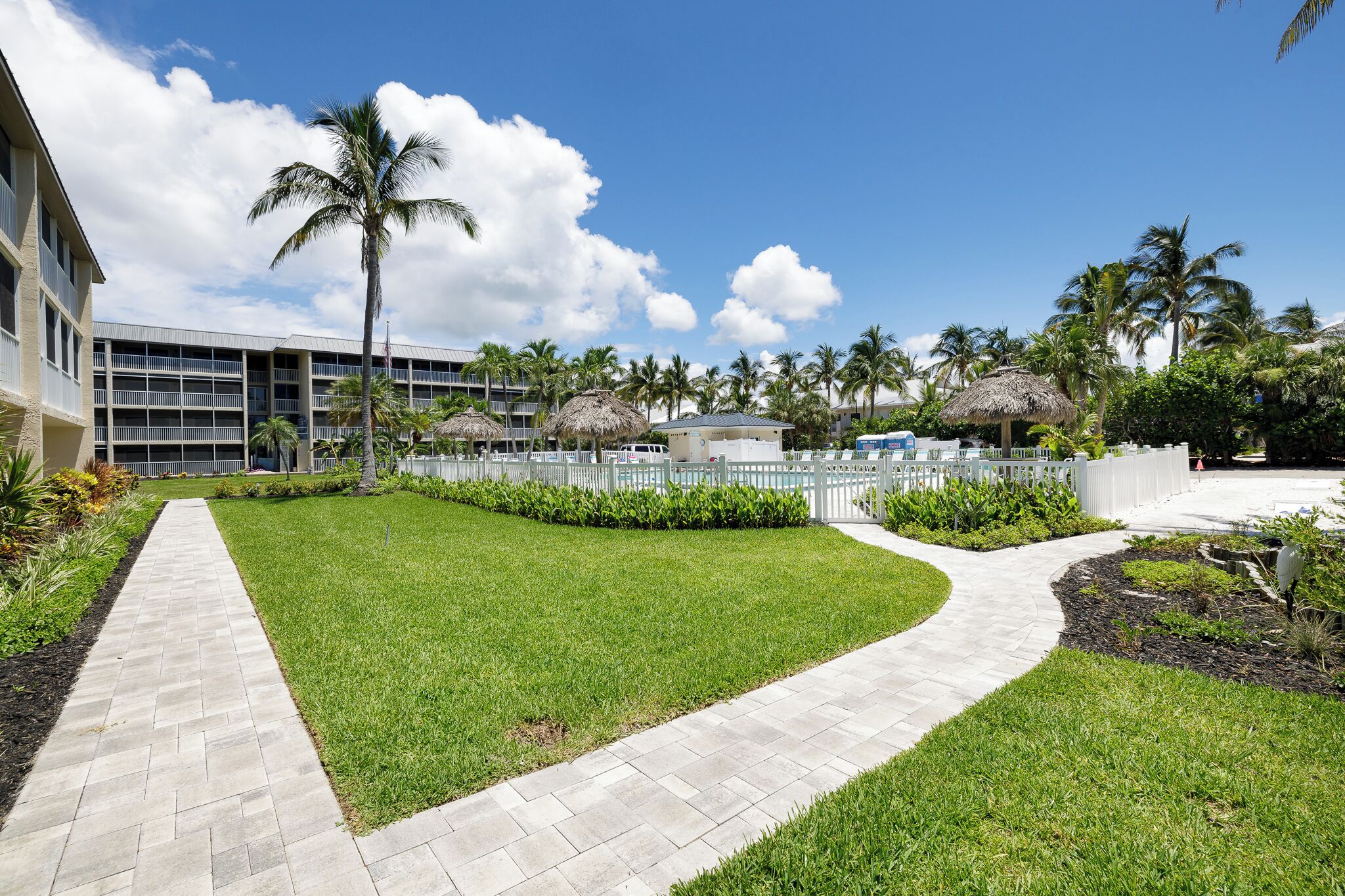 المنطقة المحيطة بالمنشأة