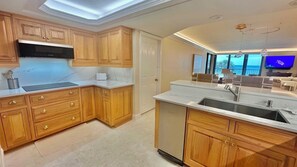 Fridge, microwave, stovetop, dishwasher