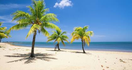 Frente a la playa con piscina privada en Tranquil Lawson Rock Community