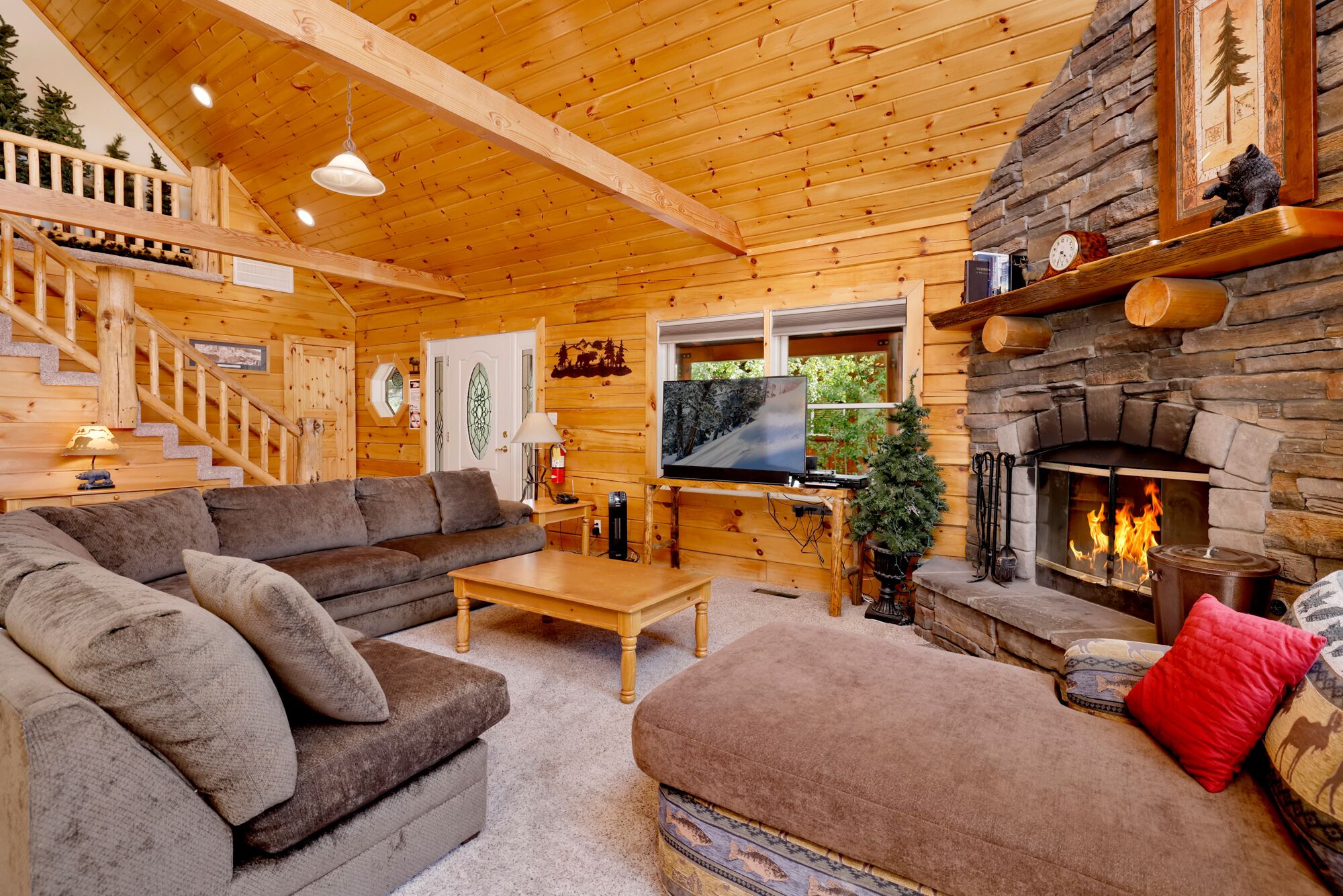 Arktos Jewel Resort Chalet~ Hot Tub~ Pool Table