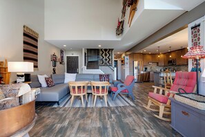 TV, fireplace
