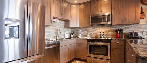 Fridge, oven, stovetop, coffee/tea maker